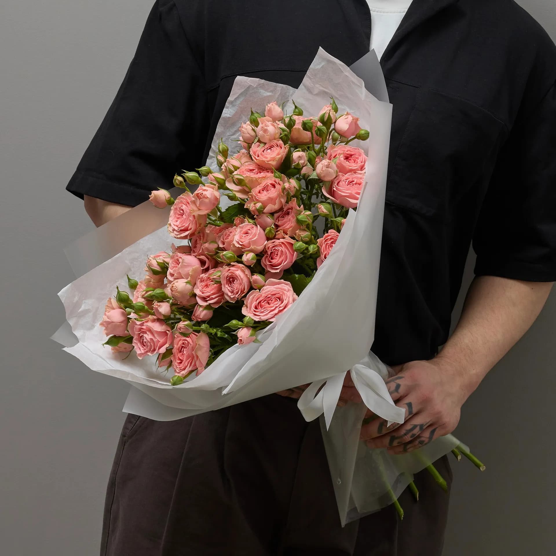 Нежный букет из 5 пион кустовых роз Спешл Дайменшл - 3 190₽